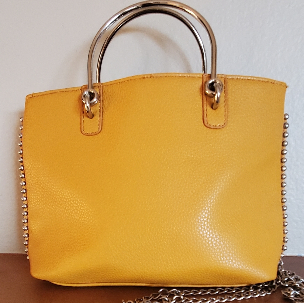 Handbags - Picture 4 of 8